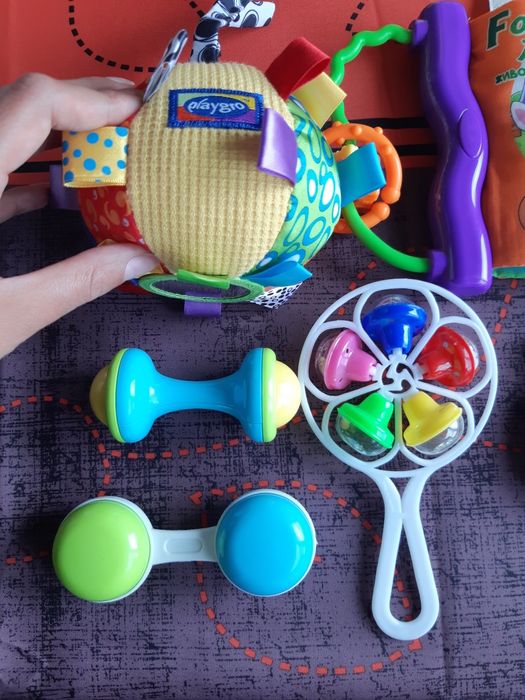 Лот бебешки книжки гризалки дрънкалки playgro шумкащи книжки