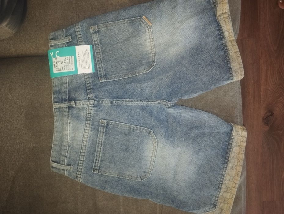 Продам джинсовые шорты.