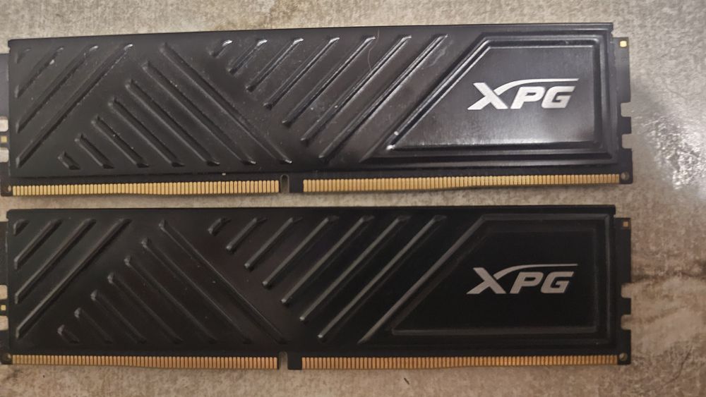 DDR4 XPG 2X8 = 16 GB