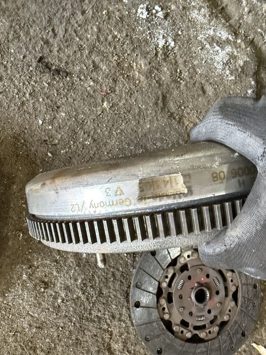 Съединител и демпферен маховик за audi i vw 1.8 TFSI