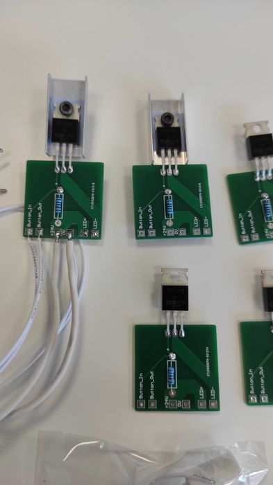 Продавам модули за включване / изключване на ЛЕД ленти на 12V и 24V