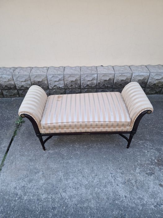 Страхотен антикварен марков испанска диван канапе