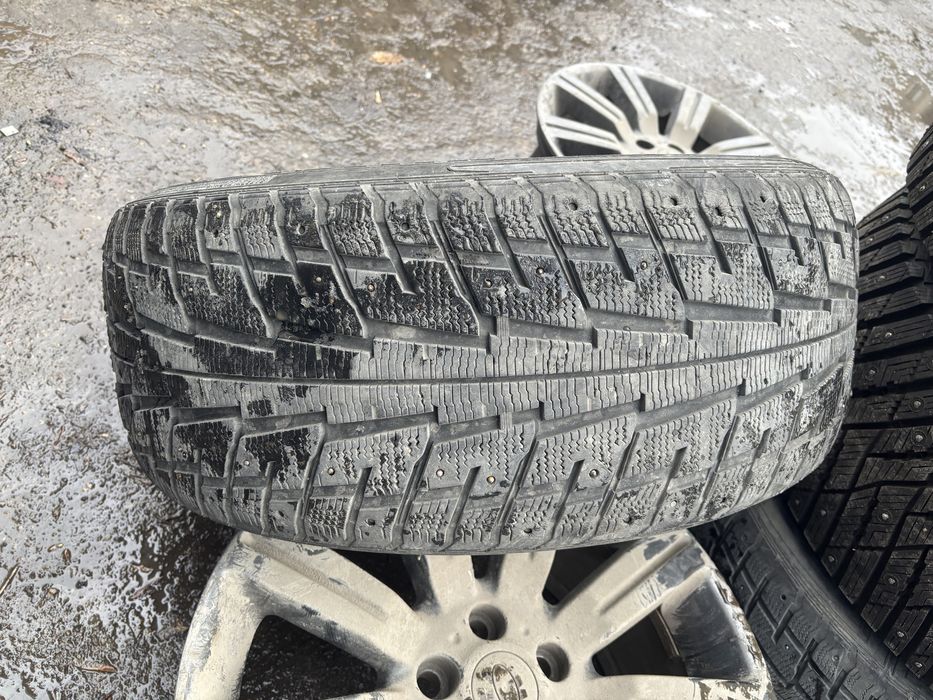 Продам шины шипованные