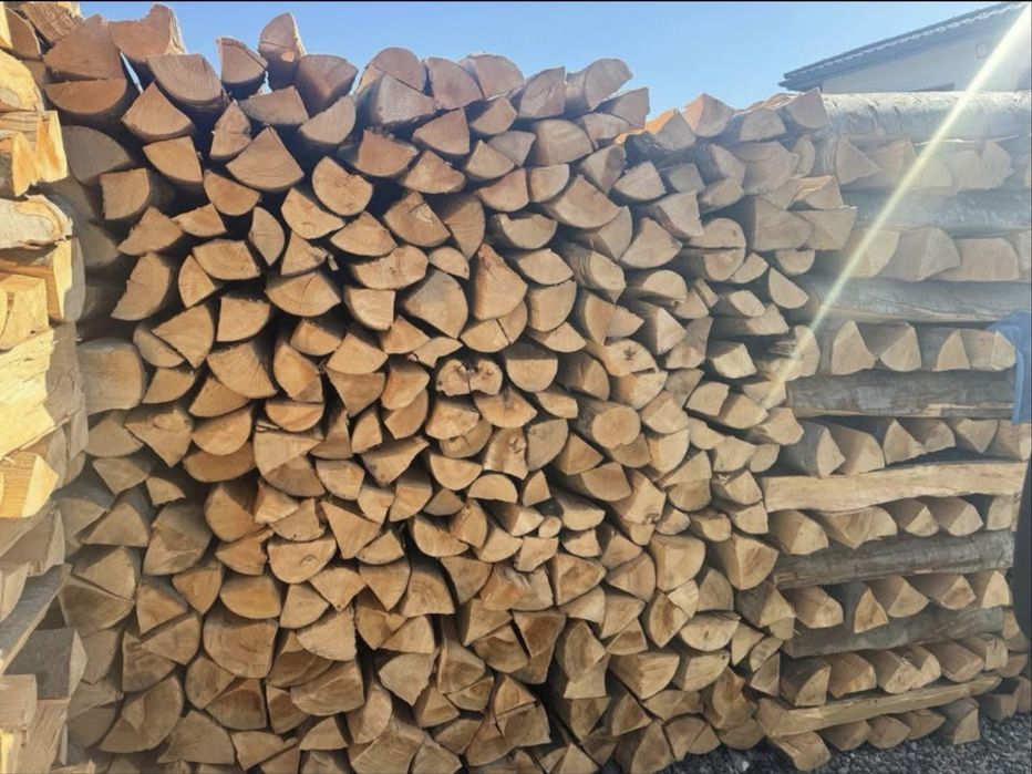 Vand lemne pentru  foc