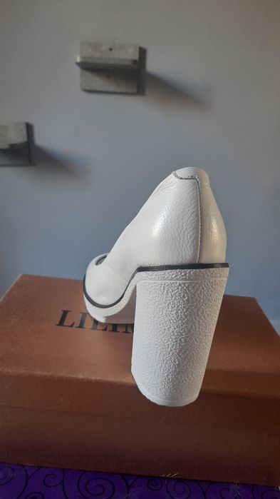 Продам туфли новые