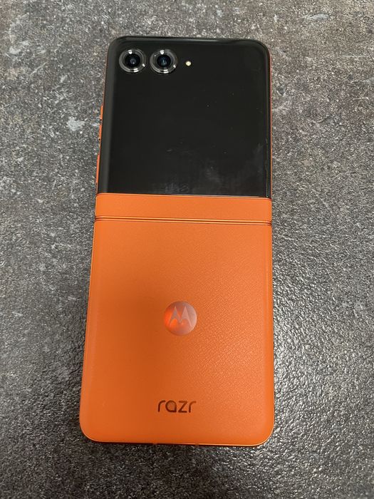 Motorola Razr 50 ca nou