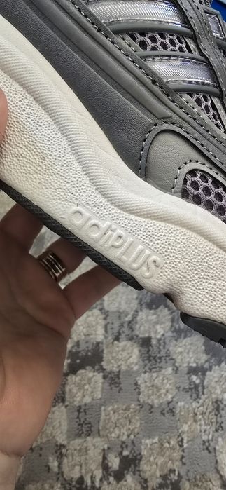Adidas Ozmillen
Adidas Ozmillen, purtati de 2 ori, stare impecabila. M