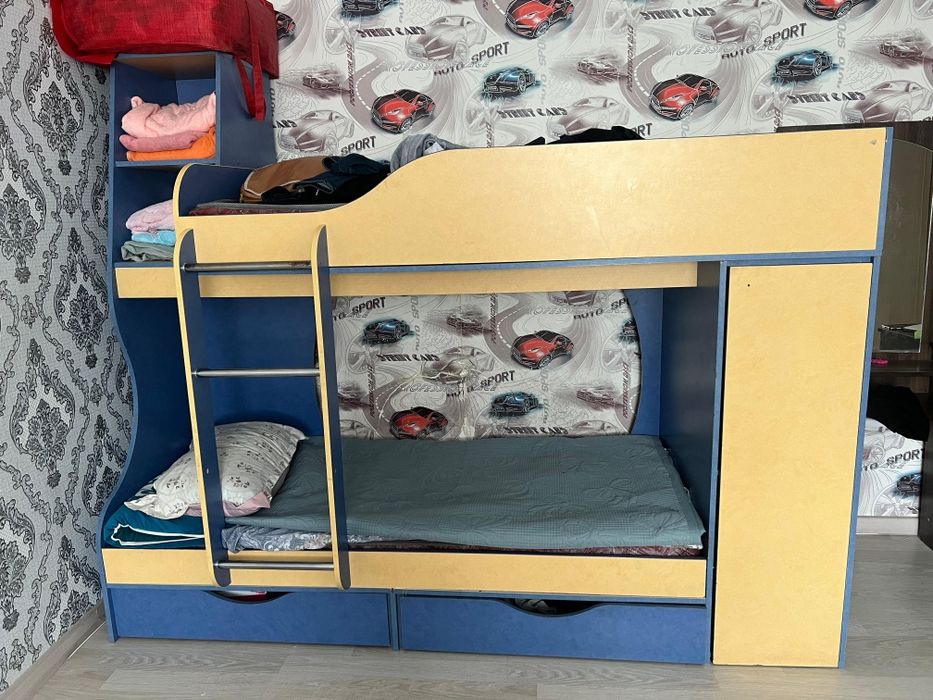 Продам детски кровать, уголок.