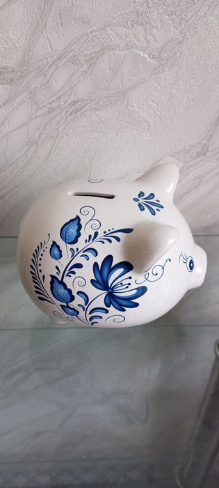 Продам новую - копилку Свинку .