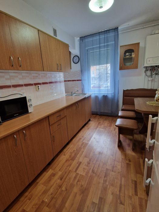 Inchiriez apartament in regim hotelier