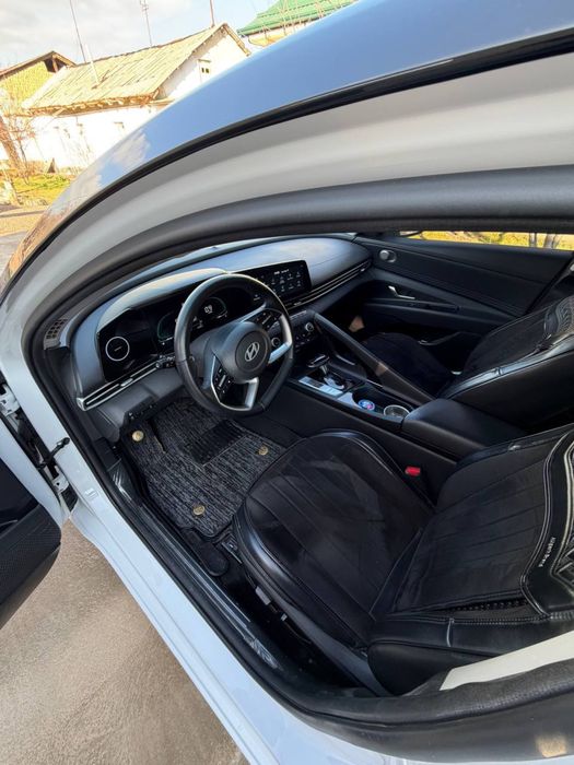 Hundai elantra 2023 yil
