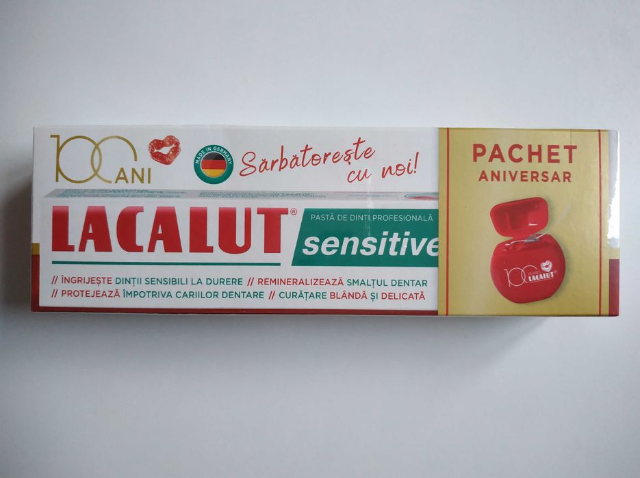 Pachet pasta de dinti Lacalut Sensitive 75 ml + ata dentara