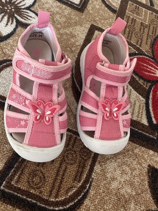 Шикарные босоножки розового цвета,для каждой малюсенькой принцесски!