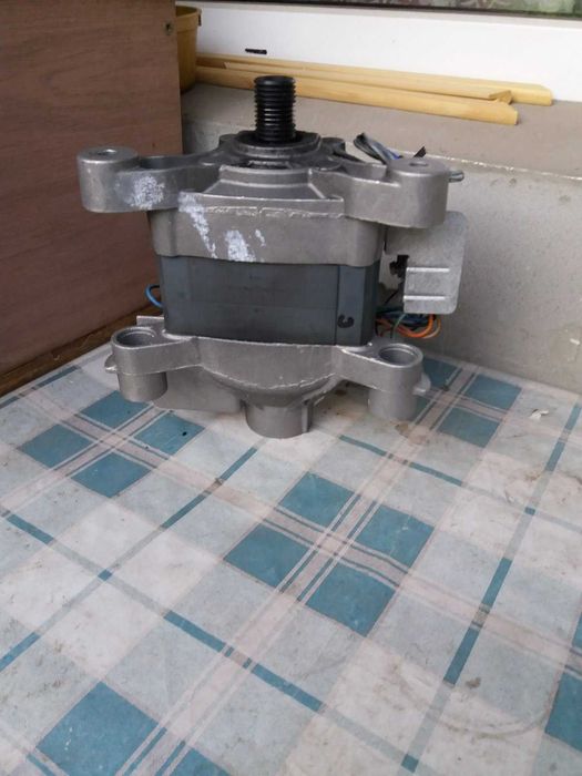 Продавам електромотор от пералня Whirlpool - Шесто чувство