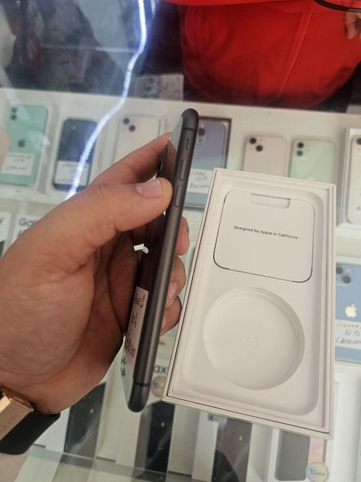 Iphone 11. 100%  64gb