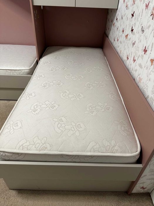 Красива и практична поръчкова детска стая- много добро състояние