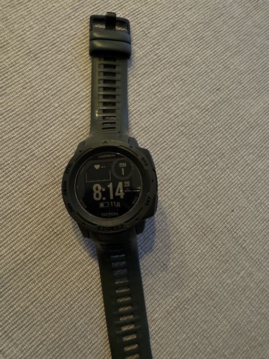 Garmin Instinct solar - с резервна каишка