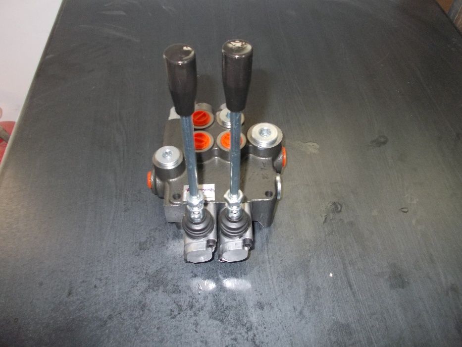 Distribuitor hidraulic tractor 2 manete 40-80 litri dublu efect OFERTA