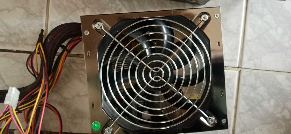 Продавам Захранване 550 w