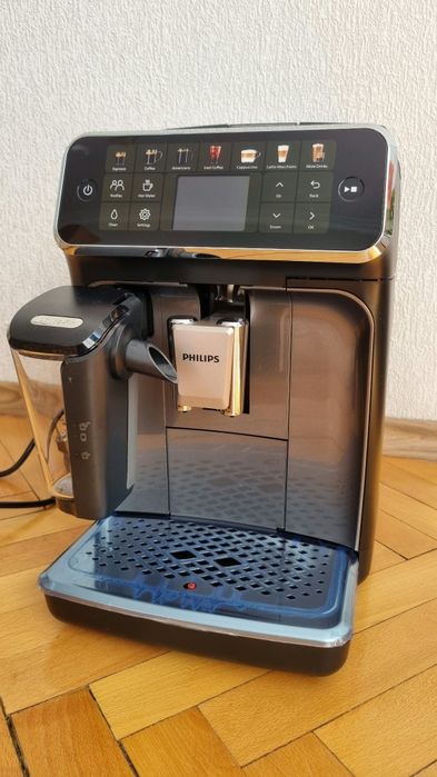 Кафеавтомат Philips Series 4400 LatteGo нова