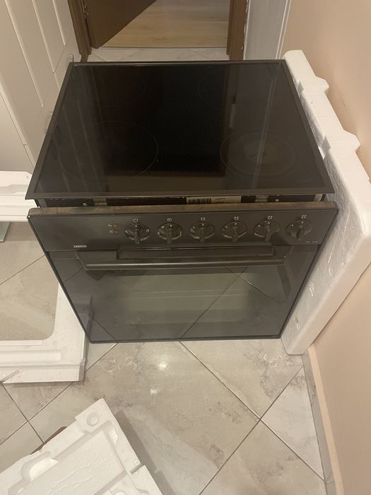 Комплект фурна и плот за вграждане Zanussi