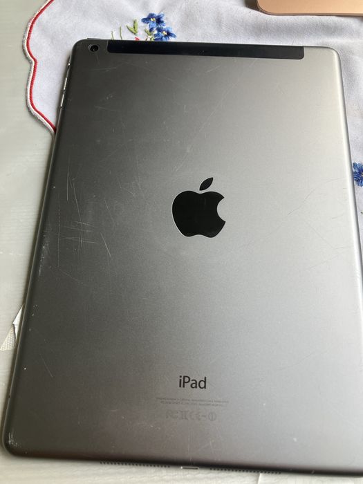 iPad Air 64GB (Wi-Fi + Cellular)