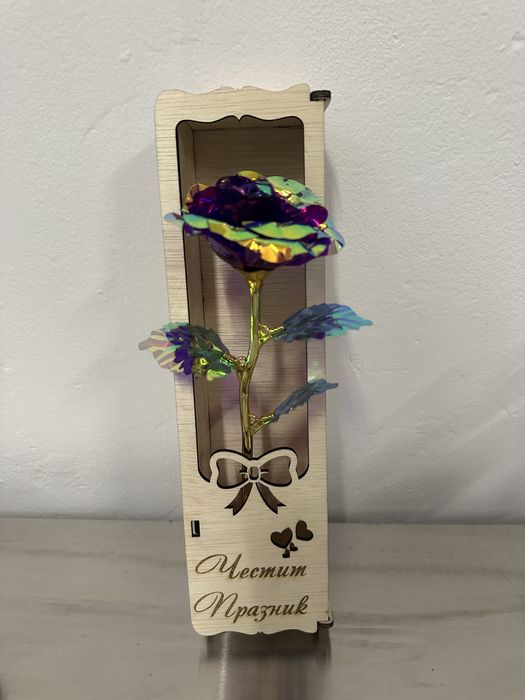 Подаръчна кутия с роза с гравирано пожелание