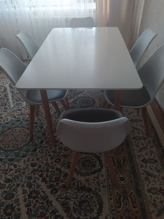 Стол и стулья для кухни