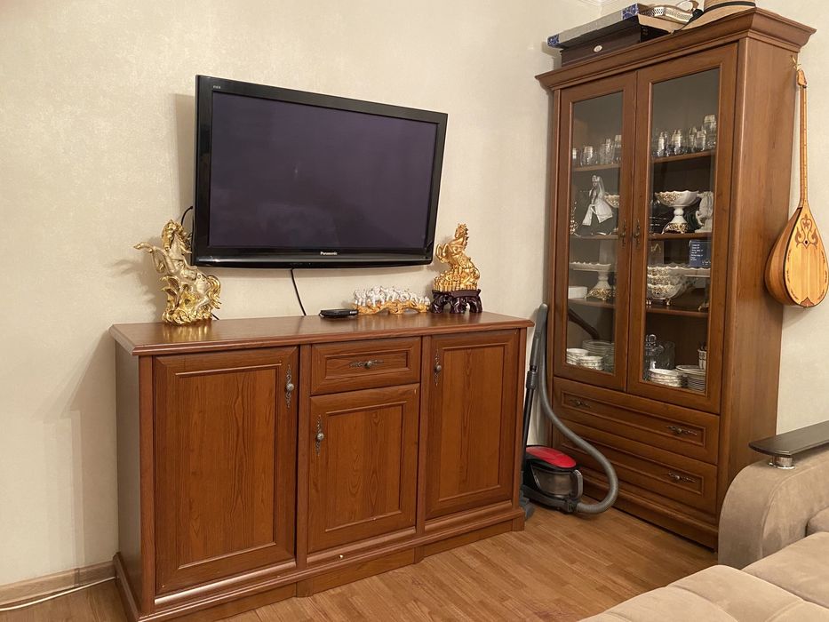 Продам комод и витринный сервант