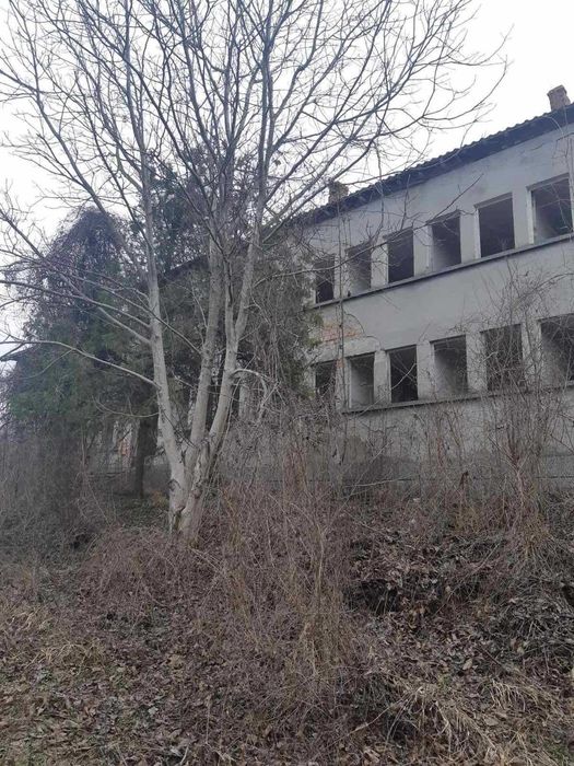 Сграда/ бивша детска градина !