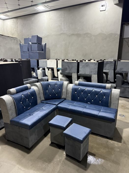 Кухнние Уголки+Стол+пуфиг2