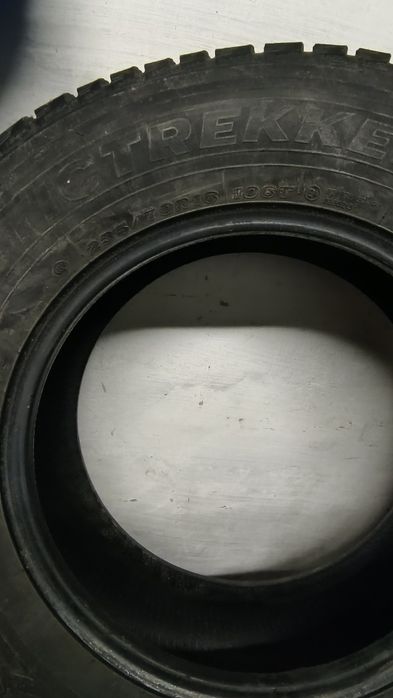 Продам 235/70 16 бу  Максис зима шип