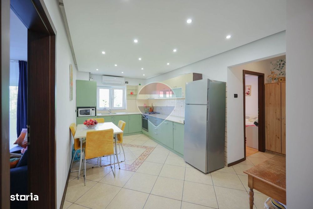 De vânzare apartament cu 4 camere și un loc de parcare, în Rogerius