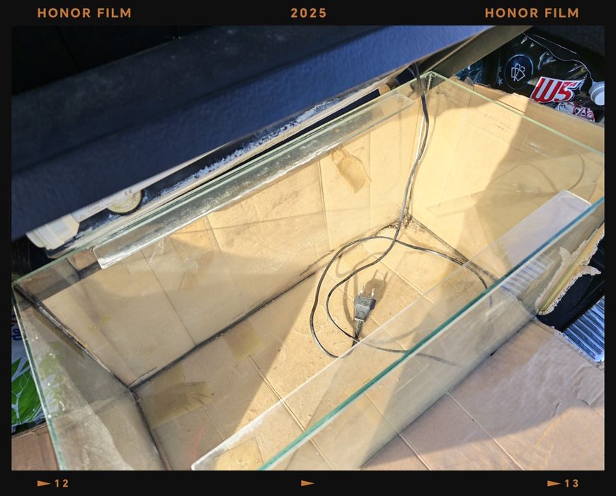 Vând acvariu pești 60 l