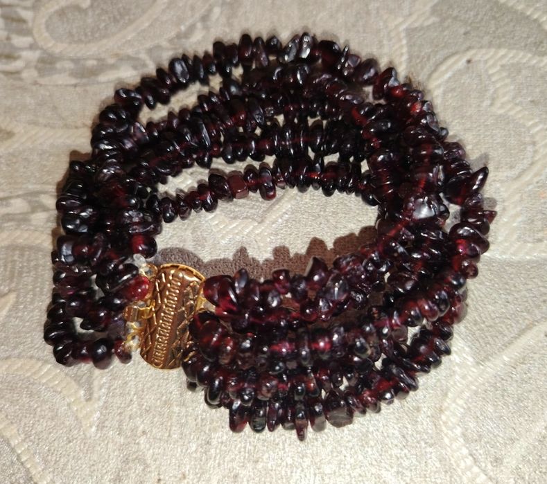 Гривна от Гранати