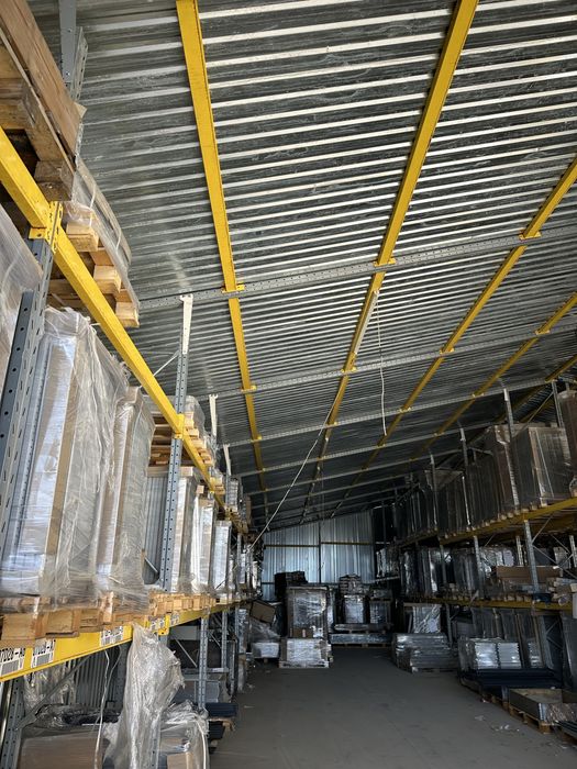 Vindem rafturi metalice și hale metalice pe structuri de raft