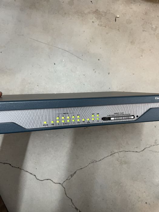 Router Cisco 1800 Series – enterprise – funcțional – CCNA / lab