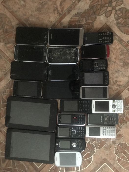 Продам телефоны на запчасти