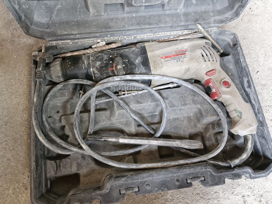 Продам перфоратор . Торг есть. Crown