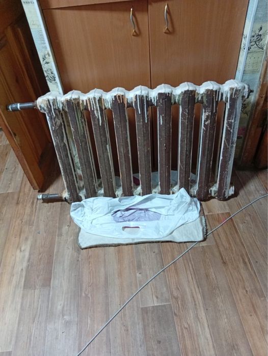 Продам батарею чугунную