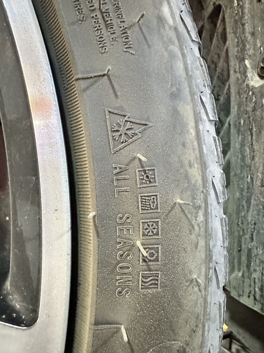 Продам диски с резиной на BMW,очень мягкая резина.В отличном состоянии