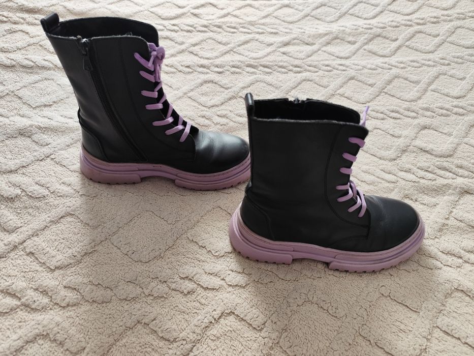 Демисезонные, фирменные ботинки 35 размера