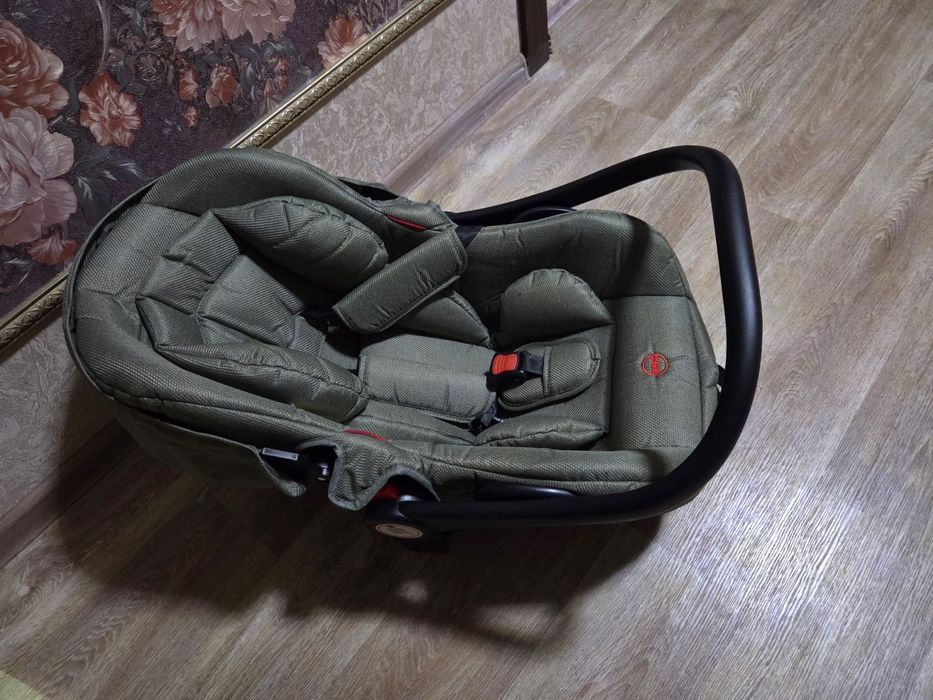 Продам коляску новую