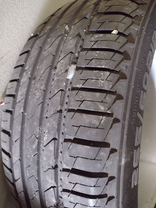 Anvelope vara 275 45 20 Continental și 275 40 20 Pirelli