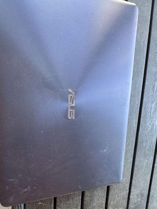 Laptop ASUS folosit