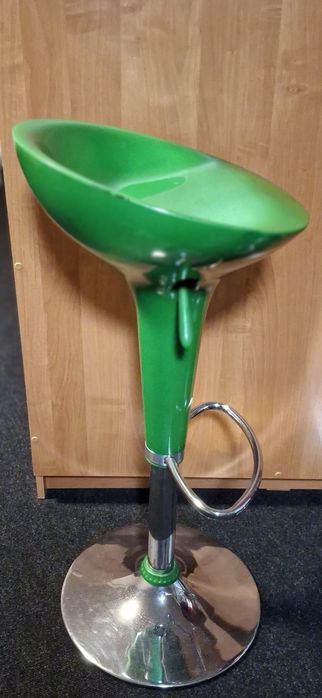 Продаю дизайнерские барные стулья