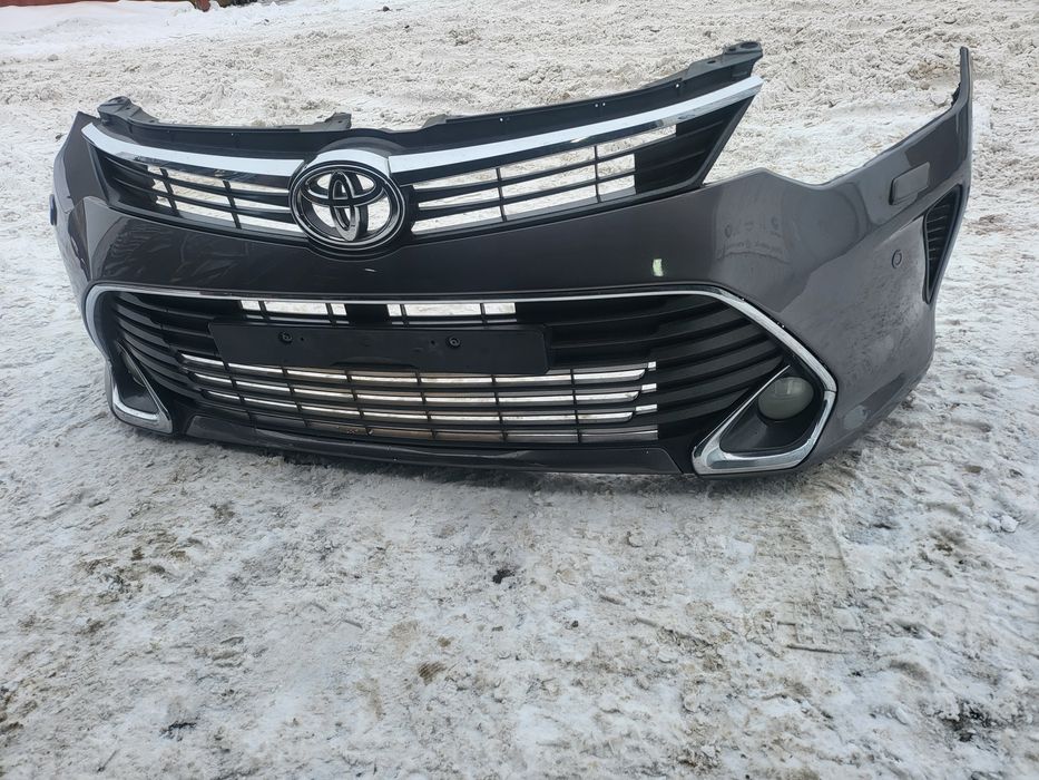 Передний бампер Тойота Камри 55