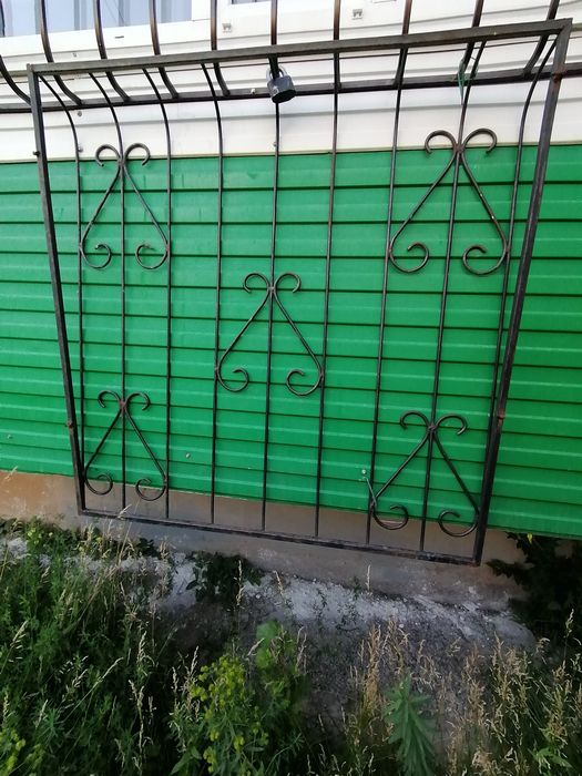 Продам решётку на окно, цена 25тыс