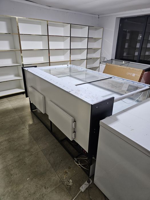 Витринный холодильник и морозильник