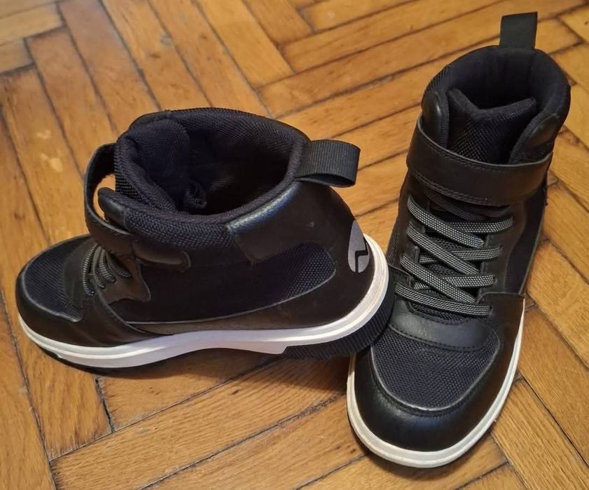 Ghete baieti

Hainute baieti #marimea128, #marimea134,#ghetemarimea33,